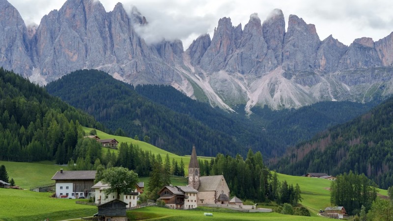 w, tags: il turismo - unsplash